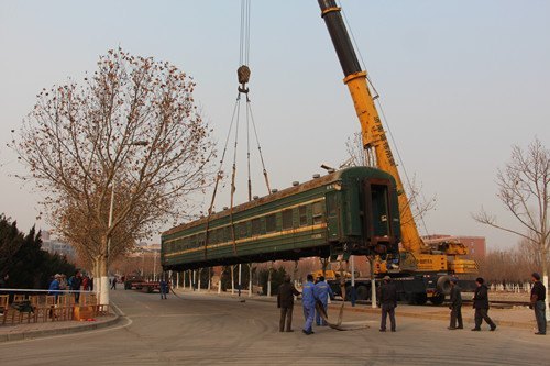八节火车车厢进驻学校铁路工业及建筑展示基地