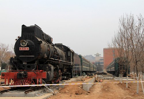 八节火车车厢进驻学校铁路工业及建筑展示基地