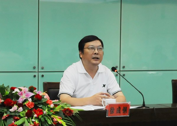 校党委理论学习中心组举办“保持党的纯洁性,凝心聚力迎评估”培训班