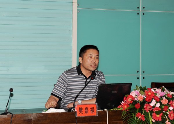 校党委理论学习中心组举办“保持党的纯洁性,凝心聚力迎评估”培训班