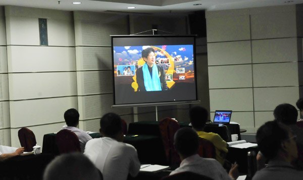 校党委理论学习中心组举办“保持党的纯洁性,凝心聚力迎评估”培训班