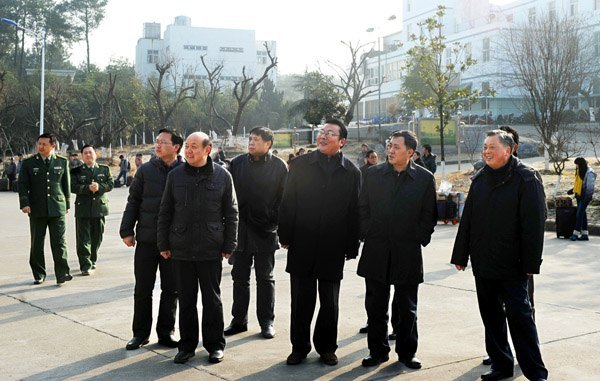 省政府副秘书长吴行莅临黄山学院检查指导校园安全工作