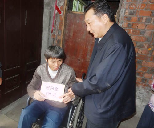 刘力书记率队赴学校扶贫点开展春节慰问活动