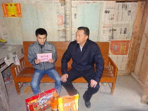 刘力书记率队赴学校扶贫点开展春节慰问活动