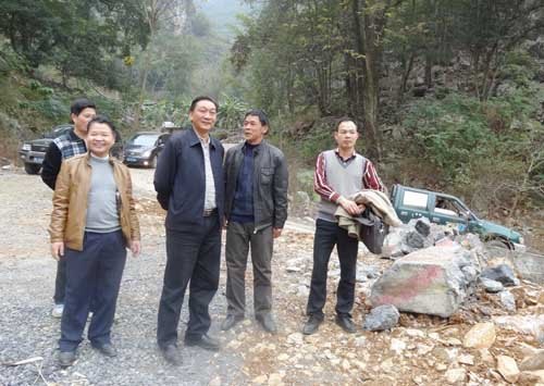 刘力书记率队赴学校扶贫点开展春节慰问活动