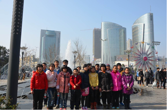 �人���̴�ѧ��չ�����򡱻֮�ذ����ض�ͯУ԰�л