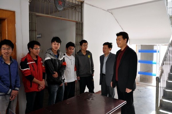 �������ȿ���ο��ѧУ���ڹ�����Ա����Уѧ��