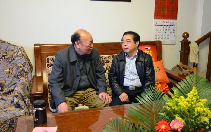 学校领导慰问广西师范学院享受国务院政府特殊津贴专家