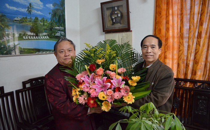 学校领导慰问广西师范学院享受国务院政府特殊津贴专家