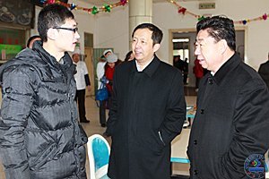 学校领导看望慰问春节期间在岗职工和留校学生