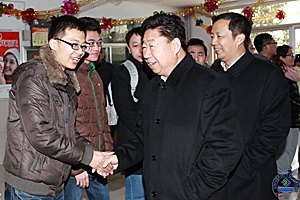 学校领导看望慰问春节期间在岗职工和留校学生