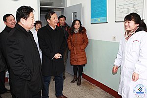 学校领导看望慰问春节期间在岗职工和留校学生