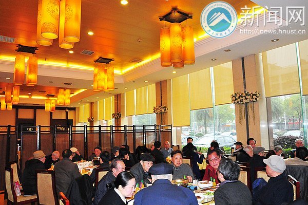 ���ϿƼ���ѧ����2013����������ͬ־��ӭ�����Űݻᡱ