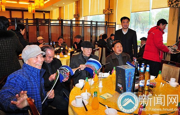 ���ϿƼ���ѧ����2013����������ͬ־��ӭ�����Űݻᡱ