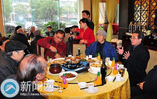 ���ϿƼ���ѧ����2013����������ͬ־��ӭ�����Űݻᡱ