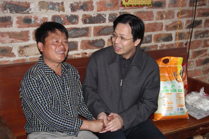 ��Ľ��Ժ���ʶӸ�¤�Ӵ忪չ����ο�ʻ