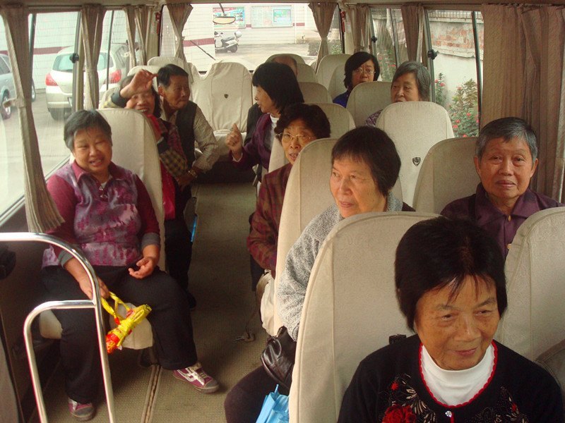 ѧУ����������������ͬ־���չ���۹⳵