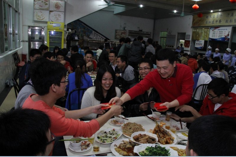 学校举办2013年寒假留校学生春节团拜会