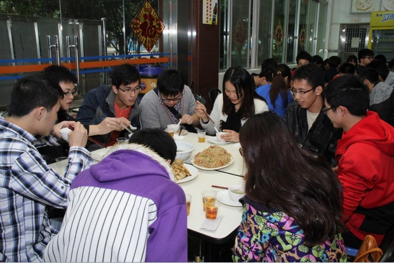 学校举办2013年寒假留校学生春节团拜会