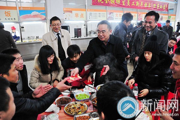 ���ϿƼ���ѧ����2013�꺮����Уѧ���´��Űݻ�