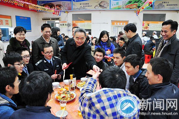 ���ϿƼ���ѧ����2013�꺮����Уѧ���´��Űݻ�