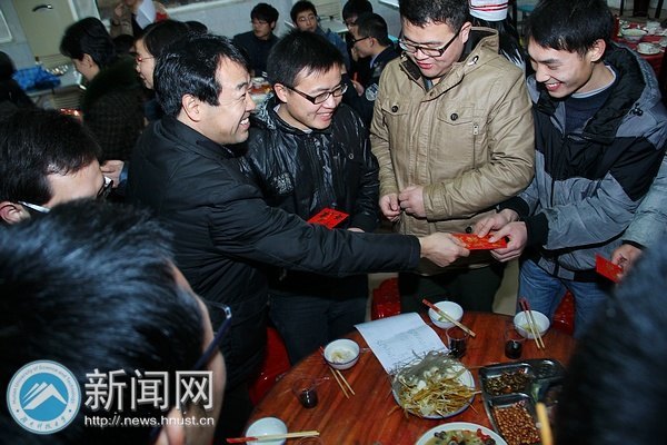 ���ϿƼ���ѧ����2013�꺮����Уѧ���´��Űݻ�