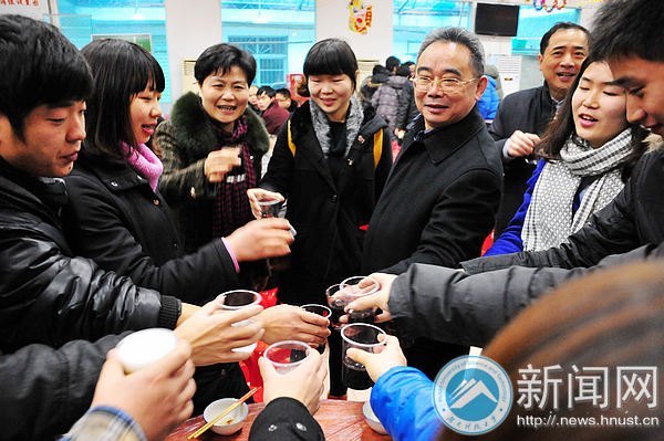 ���ϿƼ���ѧ����2013�꺮����Уѧ���´��Űݻ�