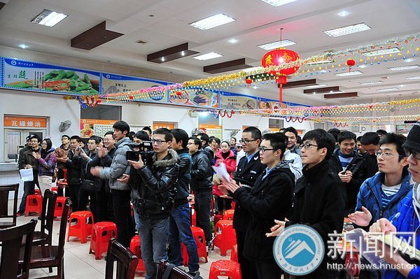 ���ϿƼ���ѧ����2013�꺮����Уѧ���´��Űݻ�