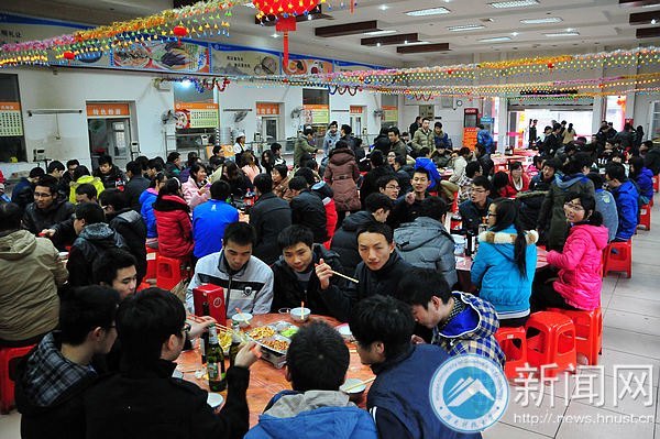 ���ϿƼ���ѧ����2013�꺮����Уѧ���´��Űݻ�