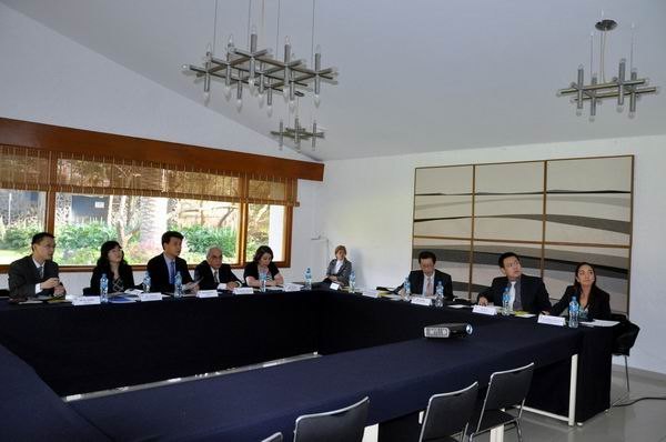 马国防书记一行参访墨西哥国立大学