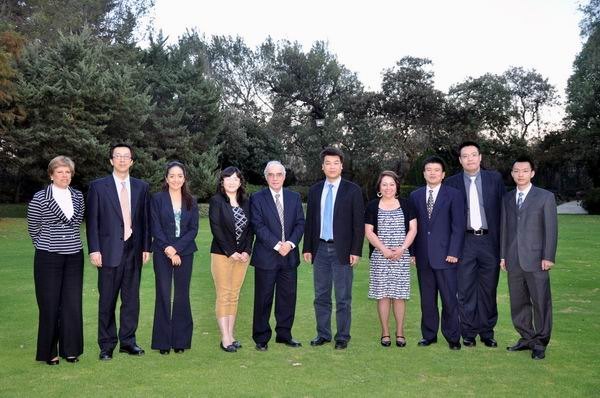 马国防书记一行参访墨西哥国立大学