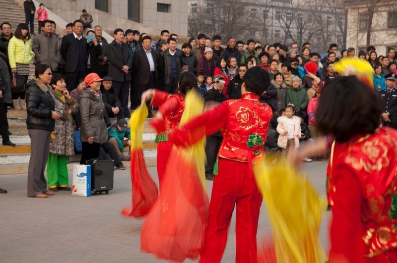 广大师生红红火火闹元宵