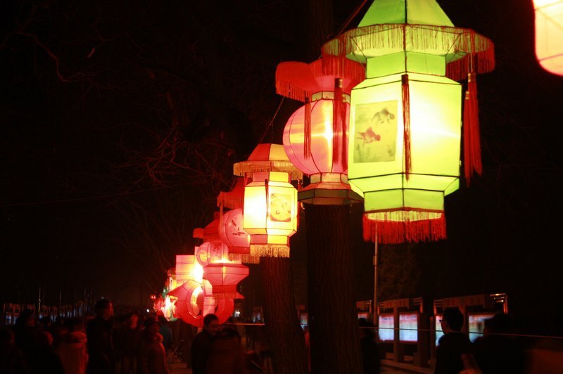 广大师生红红火火闹元宵