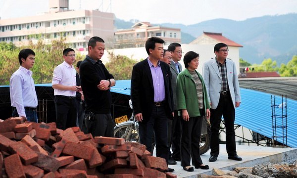 ���������ʵ�ز쿴У԰������Ŀ