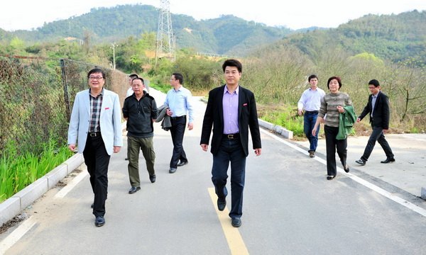 ���������ʵ�ز쿴У԰������Ŀ