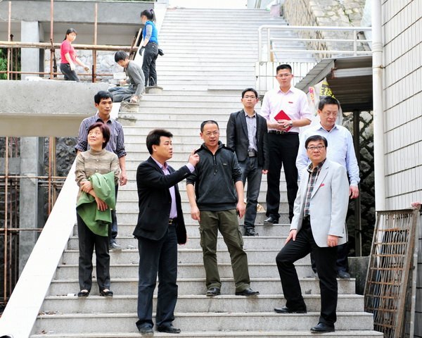 ���������ʵ�ز쿴У԰������Ŀ