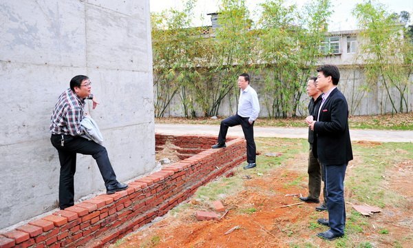 ���������ʵ�ز쿴У԰������Ŀ