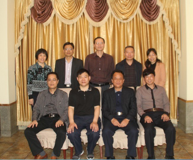 ���廪����������л���½���������У�ѻ�᳤���ȨУ��