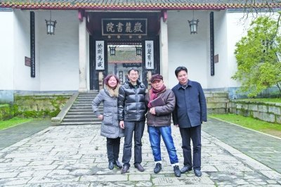 ���������������Ͻ������ں�����ɽд����Ӱ