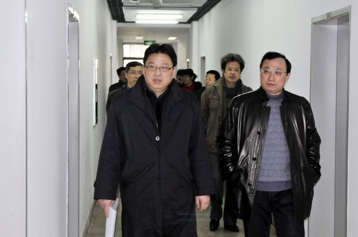 �Ͼ�����ѧԺ��չ�ڳ���ѧ���