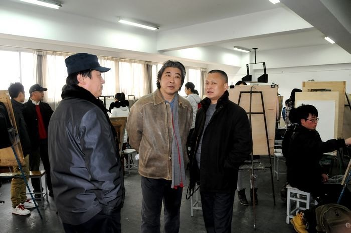 �Ͼ�����ѧԺ��չ�ڳ���ѧ���