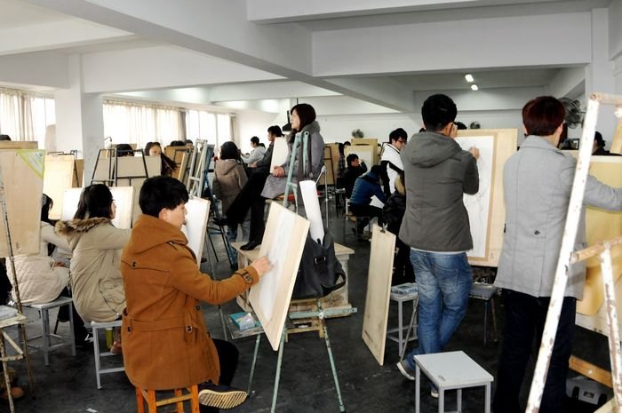 �Ͼ�����ѧԺ��չ�ڳ���ѧ���