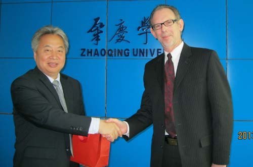 ���һ��������˹���ķ��ѧ��У����˫��Ǣ̸������ѧ