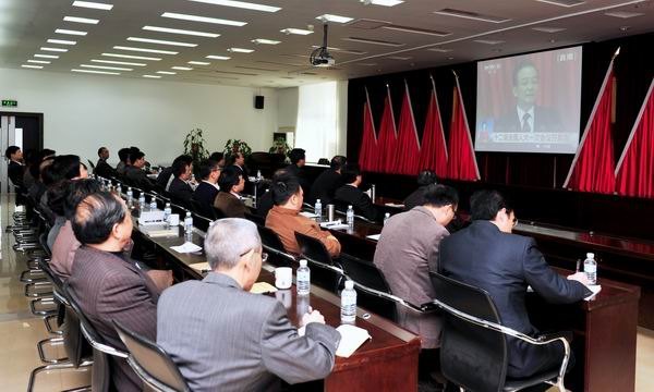 三明学院领导干部集中收看政府工作报告