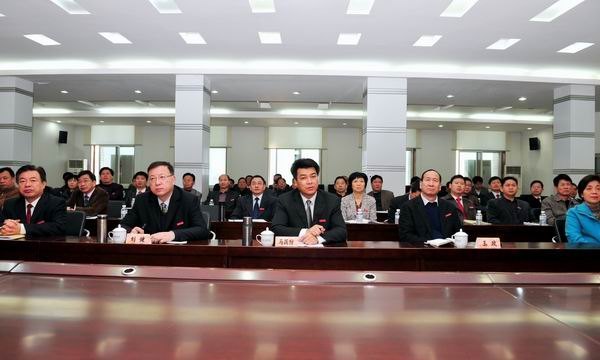 三明学院领导干部集中收看政府工作报告