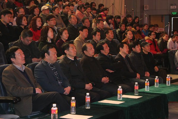 许昌学院微电影《长大接过雷锋的枪》首映仪式举行