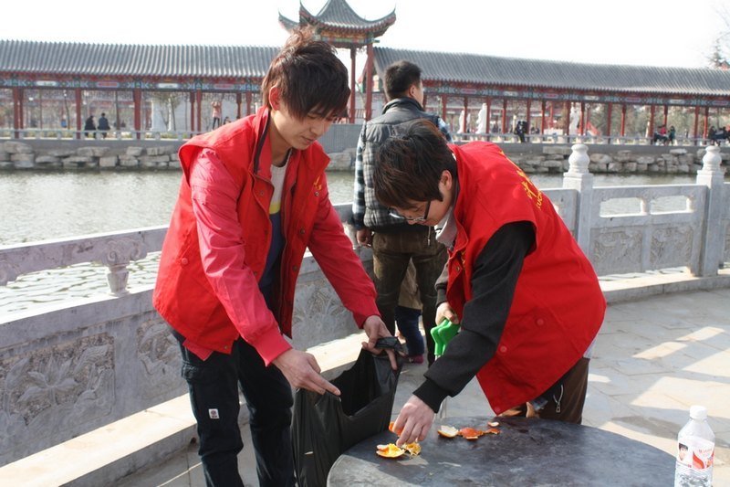 许昌学院开展学雷锋志愿服务系列活动