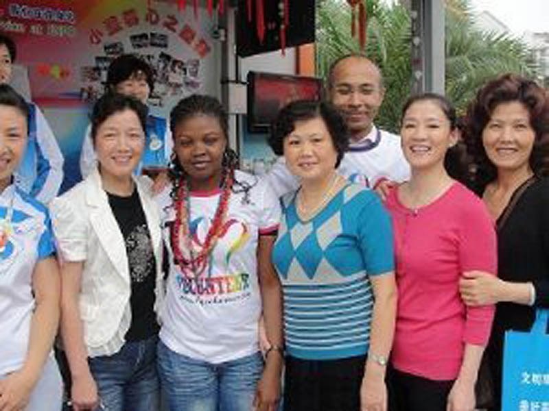 人人争当志愿者,“锋”尚东华我先行——东华大学青年学子积极开展践行雷锋精神志愿活动