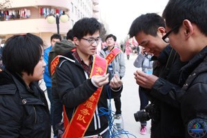 济南大学“播爱校园”大学生现场志愿服务活动成功举办