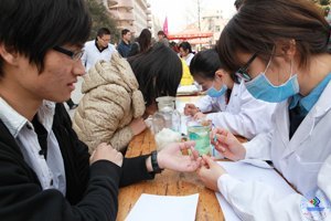 济南大学“播爱校园”大学生现场志愿服务活动成功举办